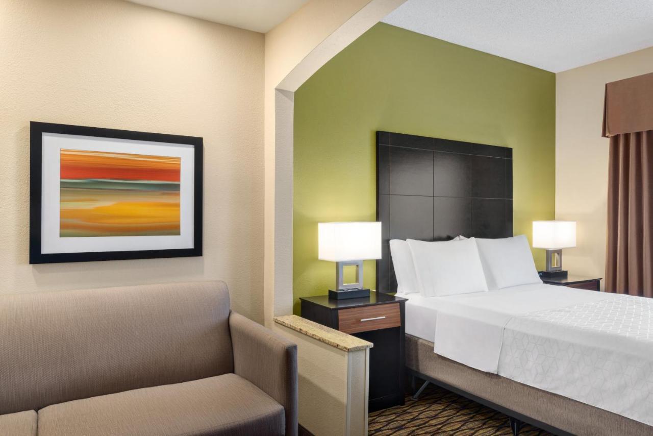 Holiday Inn Express Hotel & Suites Edmond By Ihg Exterior photo
