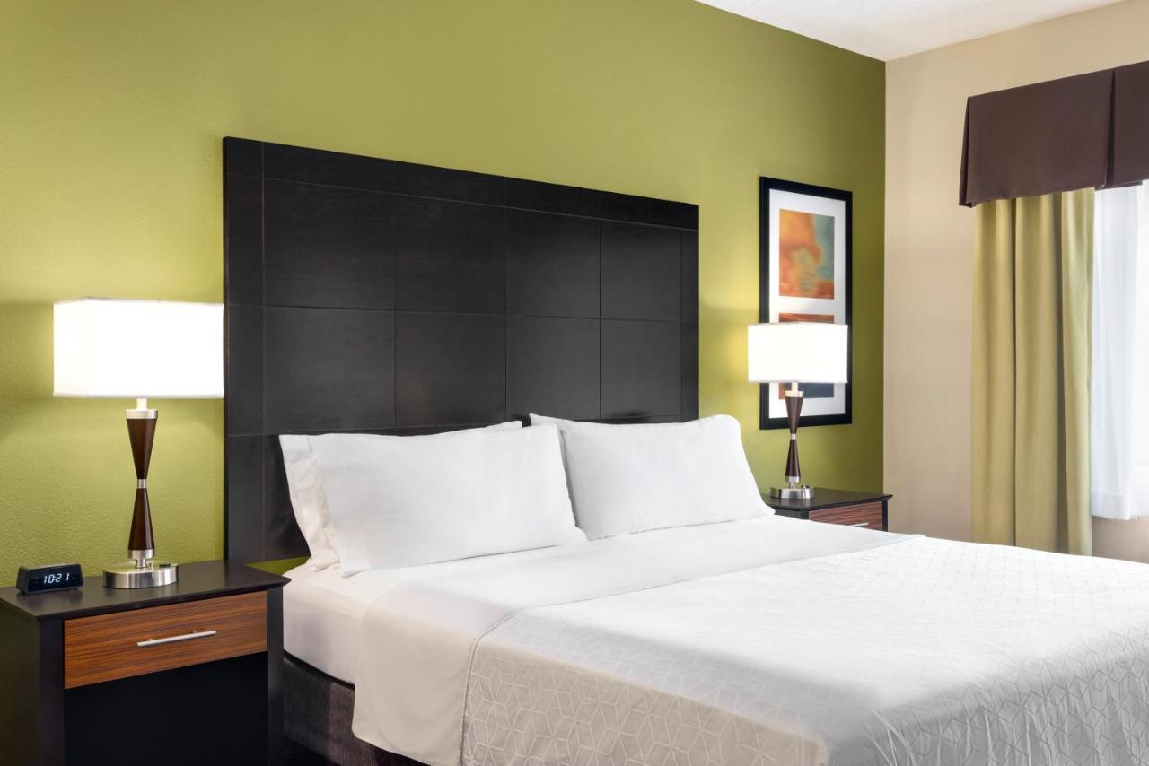 Holiday Inn Express Hotel & Suites Edmond By Ihg Exterior photo