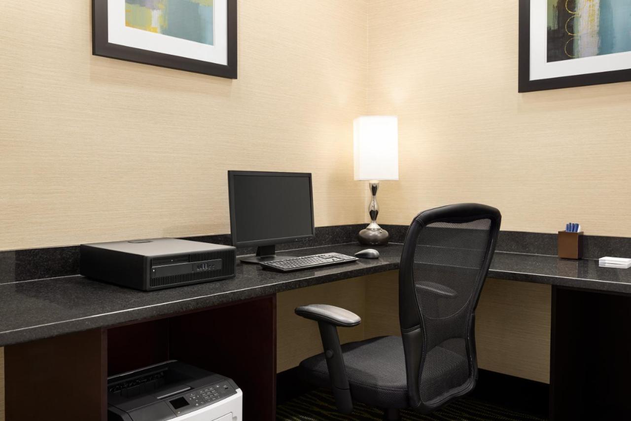 Holiday Inn Express Hotel & Suites Edmond By Ihg Exterior photo