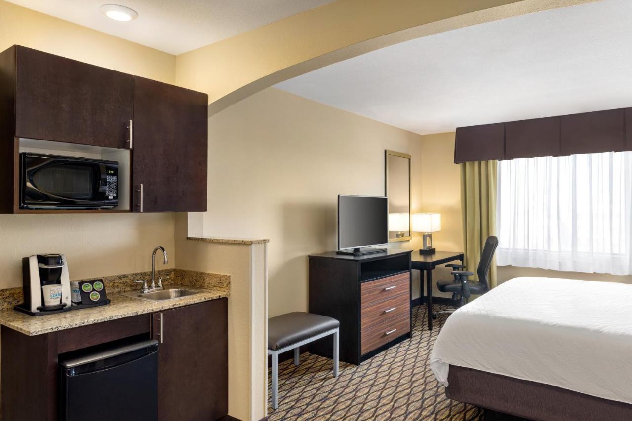 Holiday Inn Express Hotel & Suites Edmond By Ihg Exterior photo