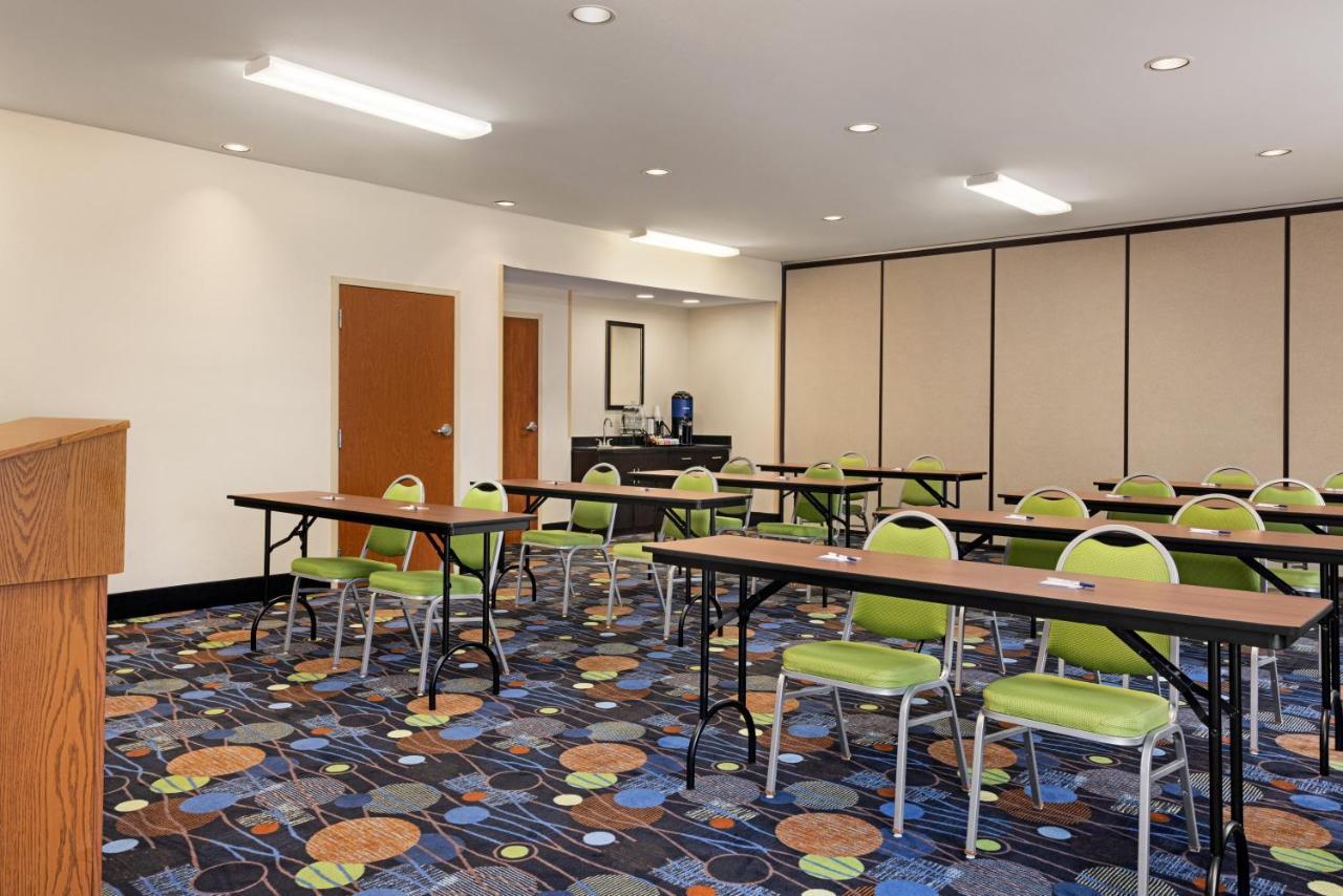 Holiday Inn Express Hotel & Suites Edmond By Ihg Exterior photo