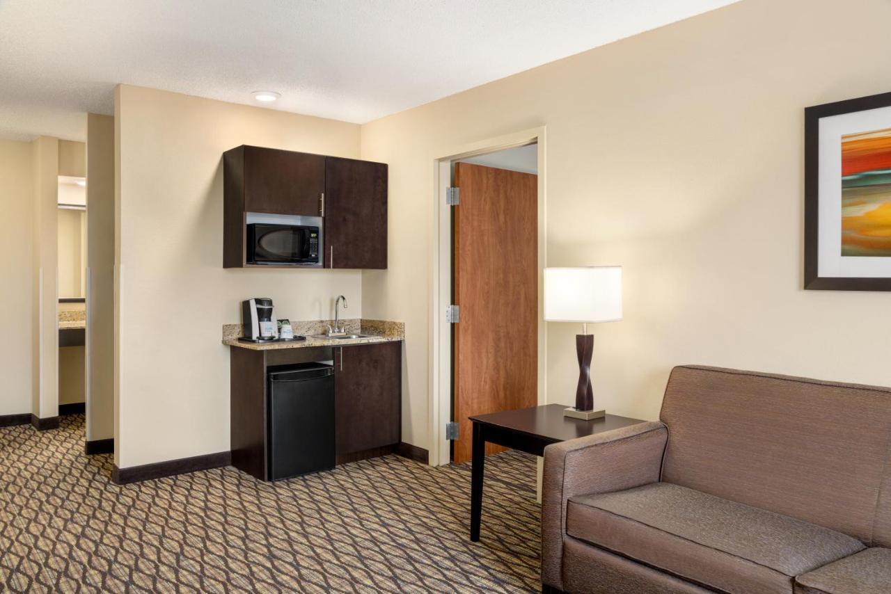 Holiday Inn Express Hotel & Suites Edmond By Ihg Exterior photo