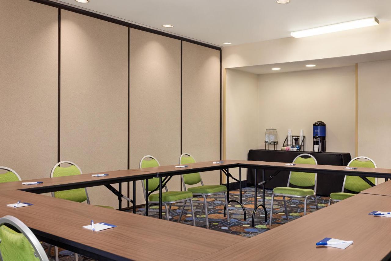 Holiday Inn Express Hotel & Suites Edmond By Ihg Exterior photo