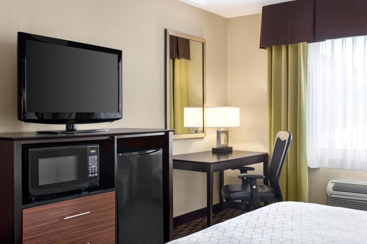 Holiday Inn Express Hotel & Suites Edmond By Ihg Exterior photo