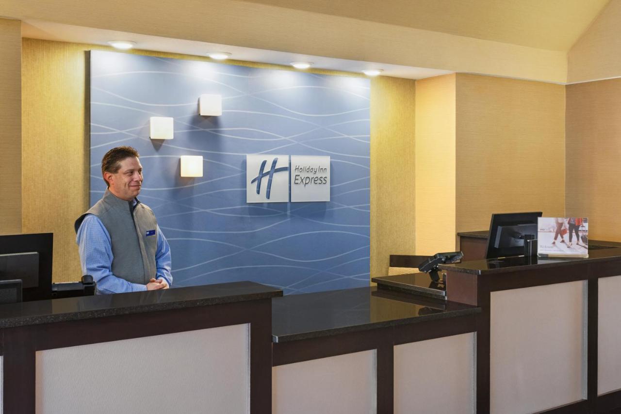 Holiday Inn Express Hotel & Suites Edmond By Ihg Exterior photo