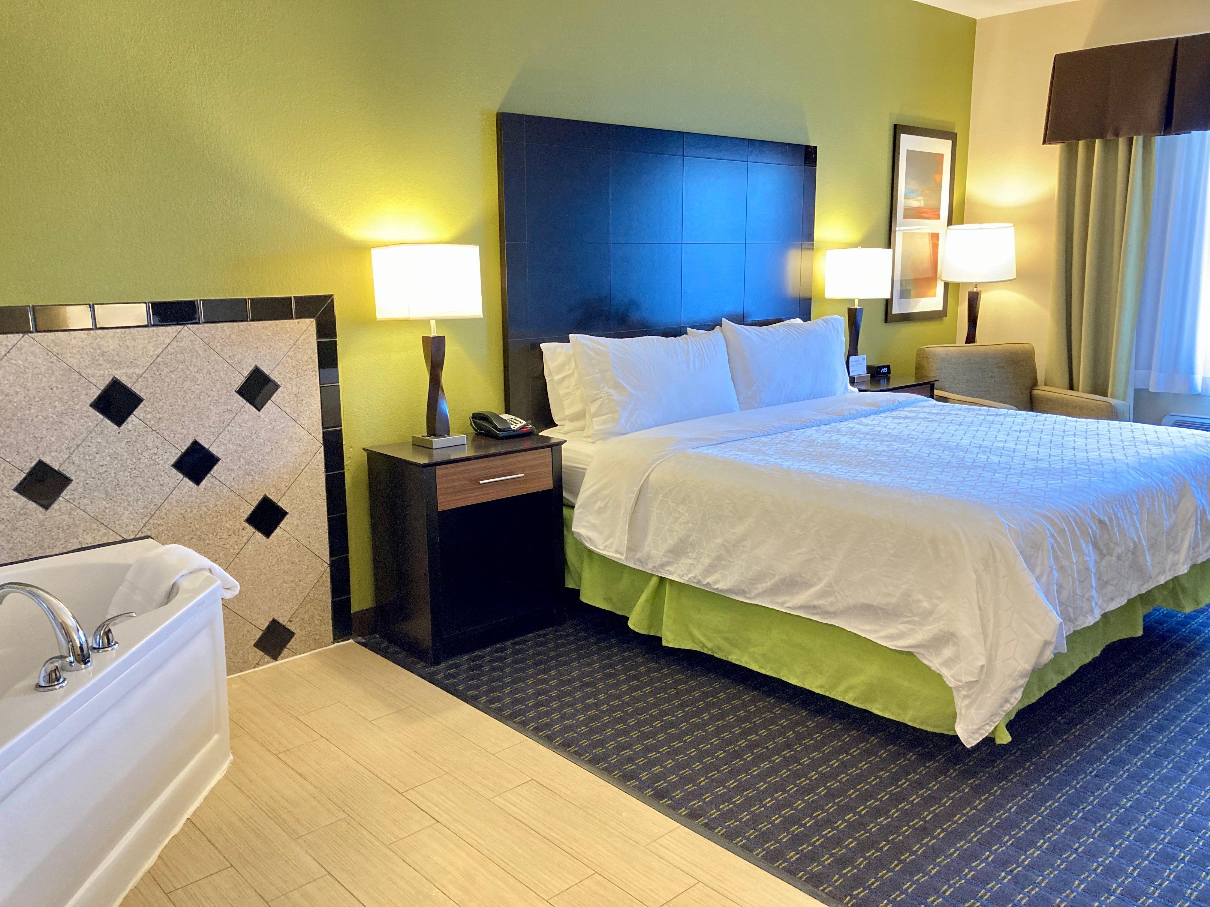 Holiday Inn Express Hotel & Suites Edmond By Ihg Exterior photo