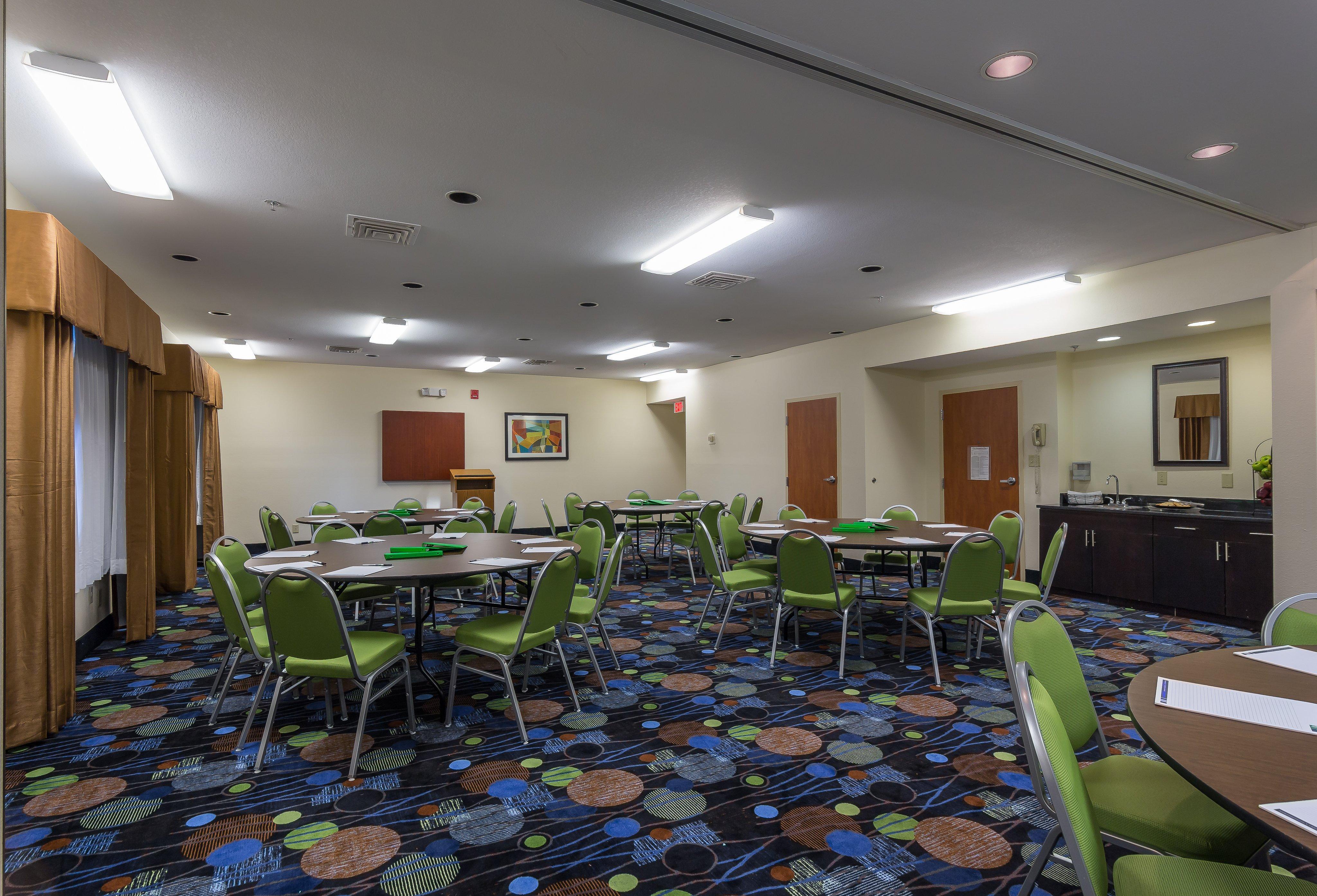 Holiday Inn Express Hotel & Suites Edmond By Ihg Exterior photo