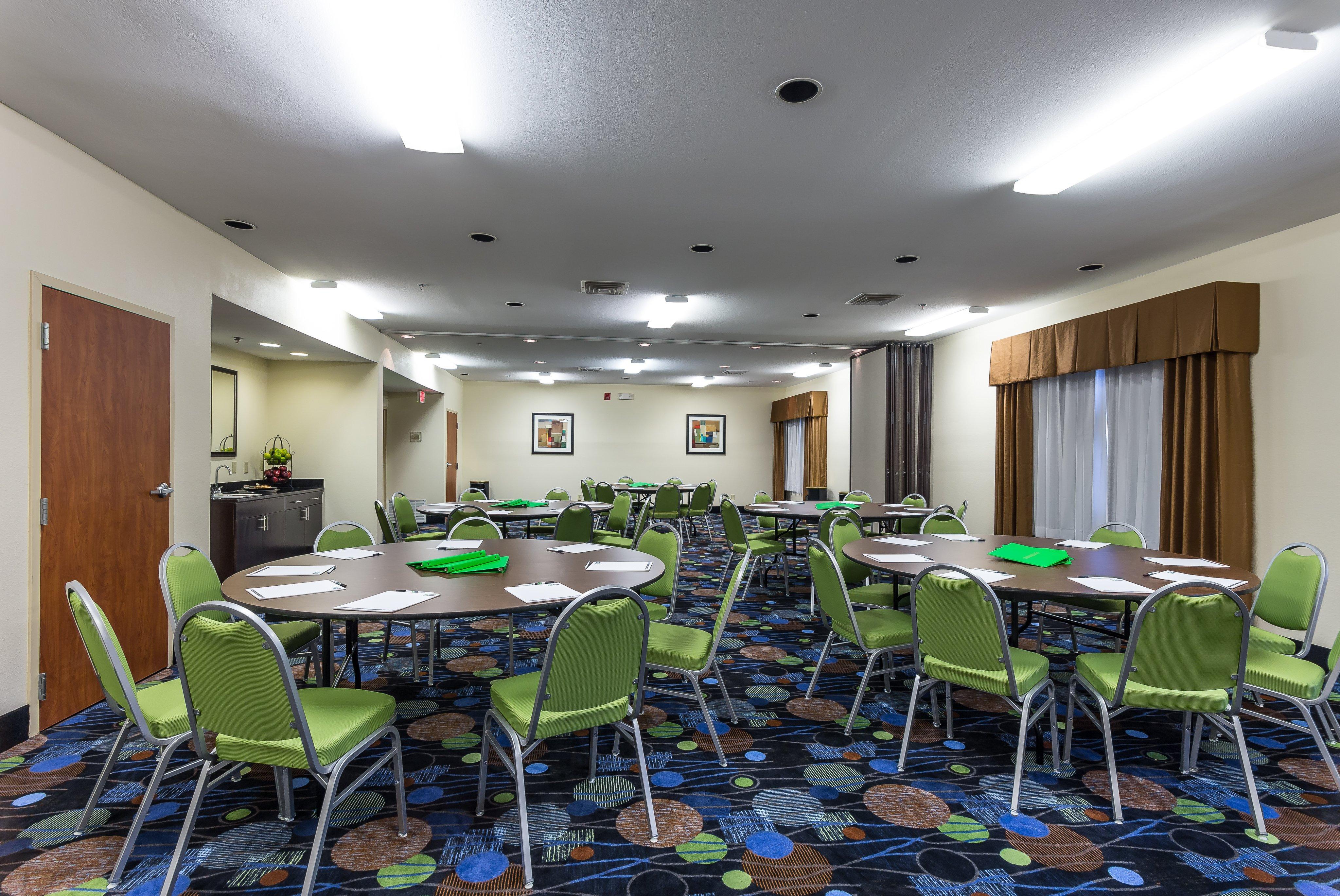 Holiday Inn Express Hotel & Suites Edmond By Ihg Exterior photo