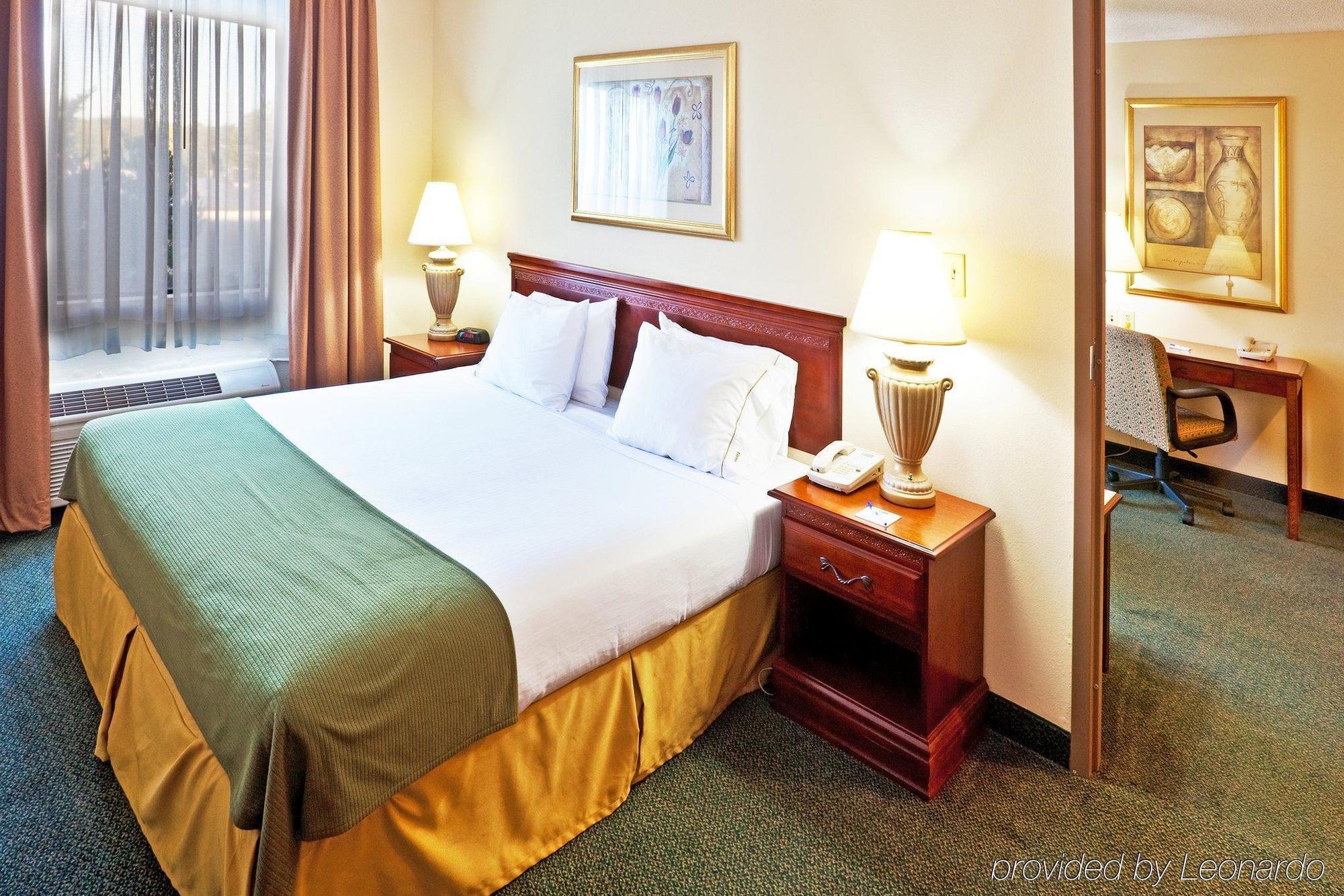Holiday Inn Express Hotel & Suites Edmond By Ihg Room photo